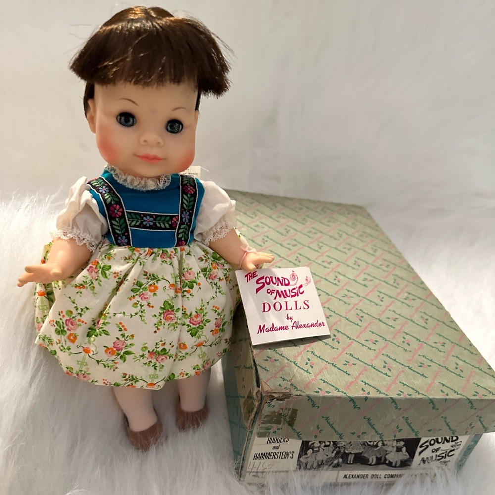 Madame Alexander Doll 13” Marla # 1102. Sound of Music.